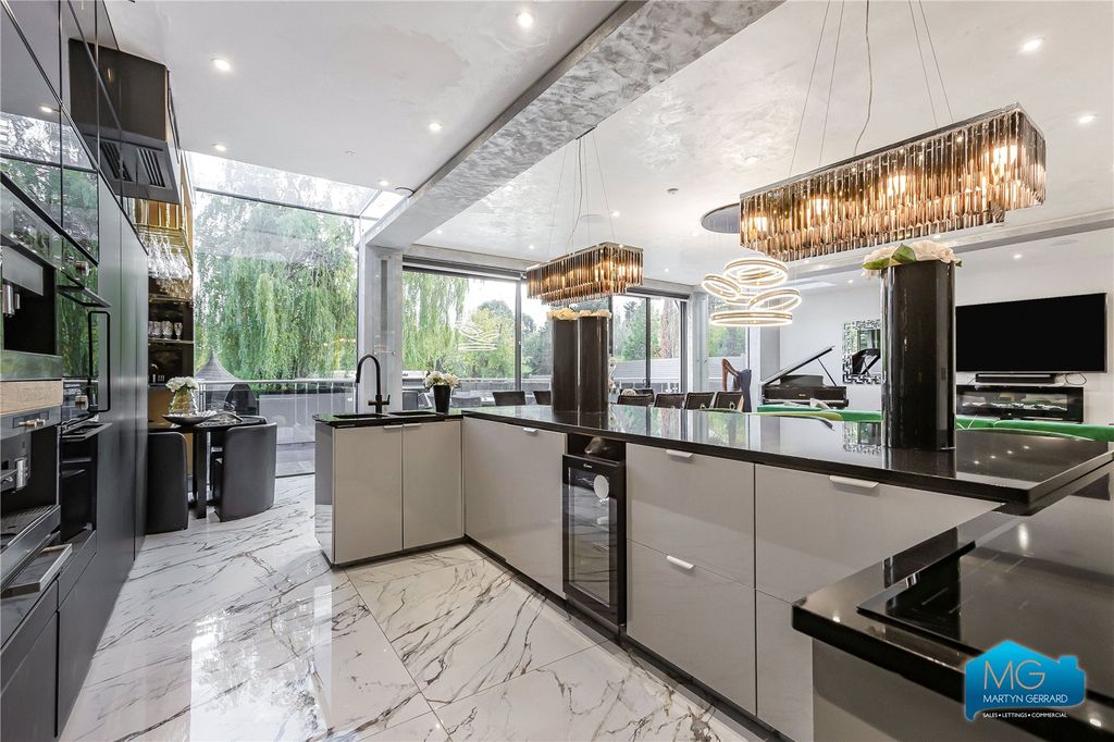 Property photo 2 of 30 Picture No. 48