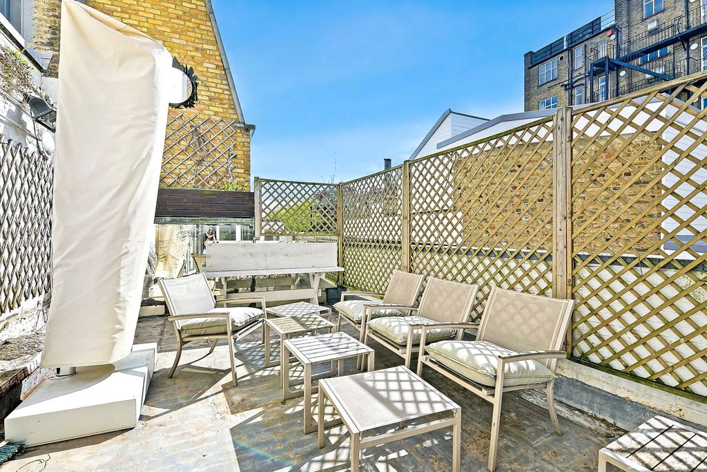 Property photo 3 of 12