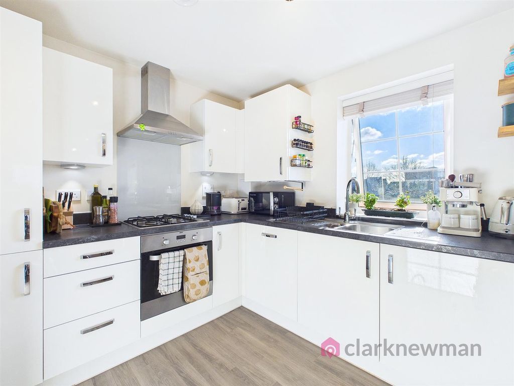 Property photo 3 of 9 Kitchen