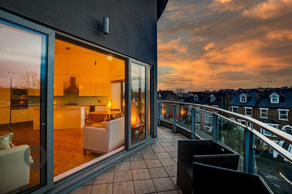 Property photo 1 of 9 Terrace