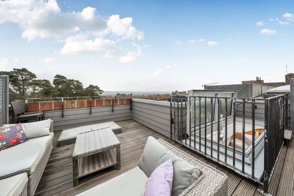 Property photo 1 of 21 Roof Terrace
