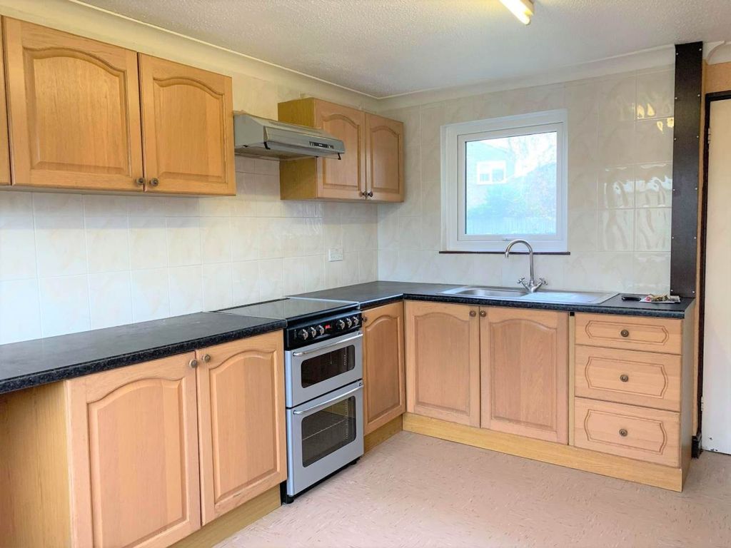 Property photo 2 of 8 Kitchen