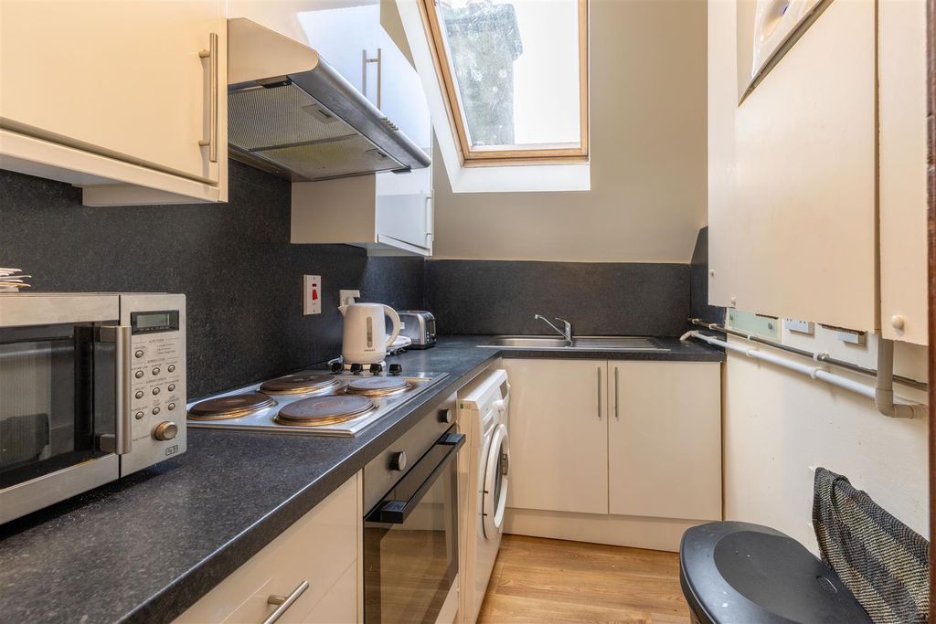 Property photo 2 of 13 4L, 94 Commercial Street Dundee-14.Jpg