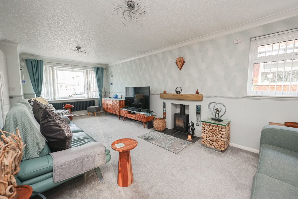 Property photo 3 of 19 4698032