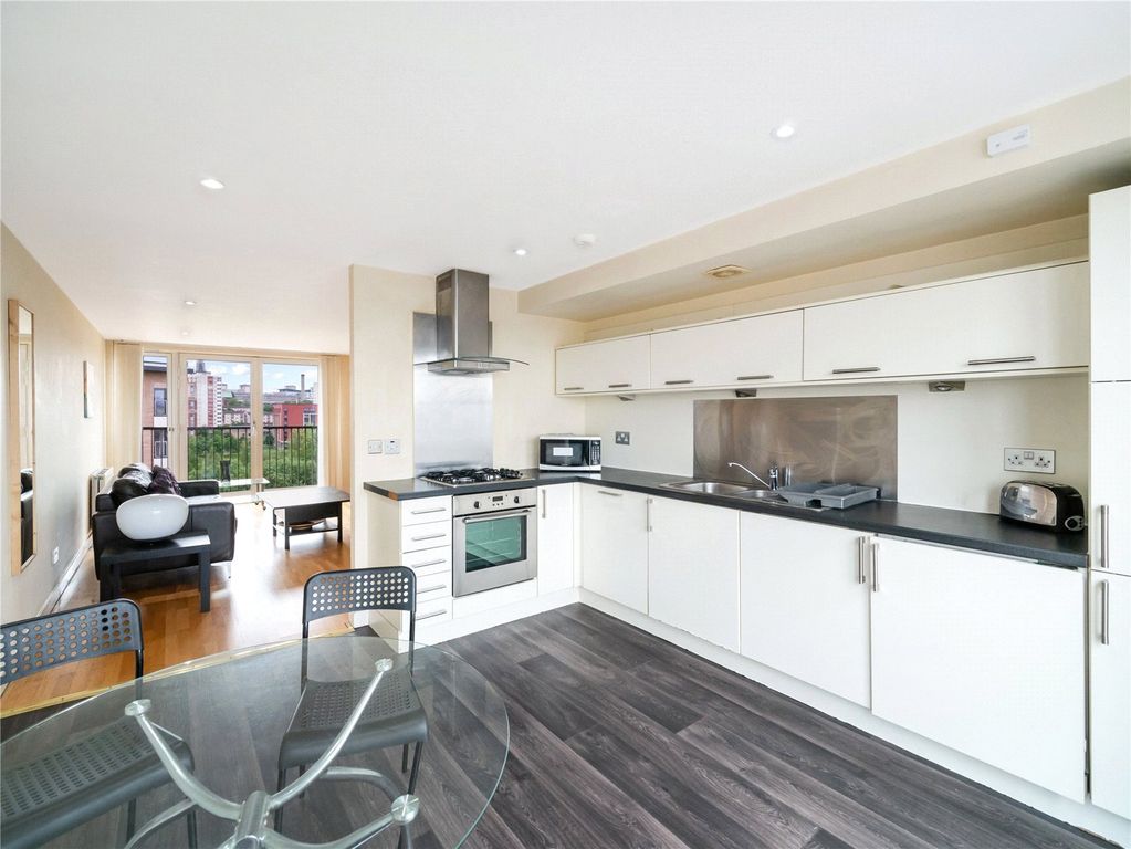 Property photo 2 of 16 Kitchen/Lounge