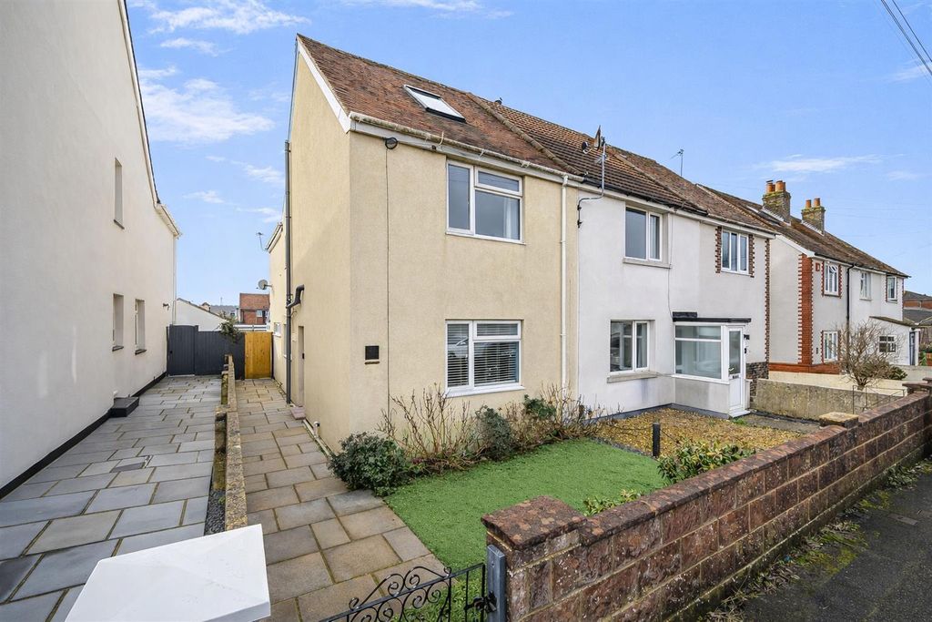 Property photo 1 of 20 77 Seymour Front Shot.Png