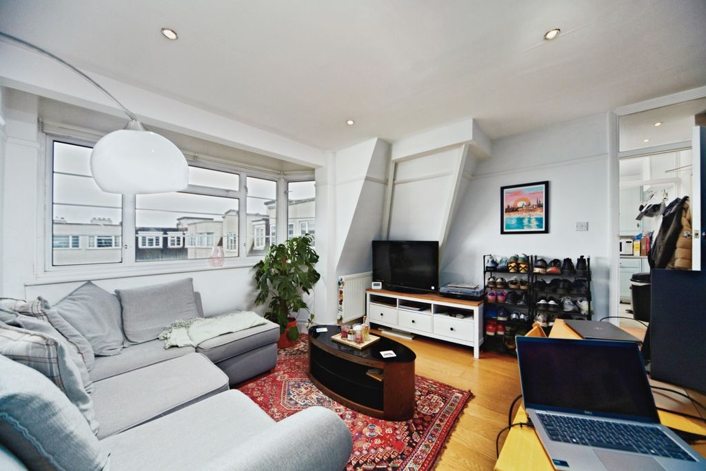 Property photo 1 of 17 Living Room