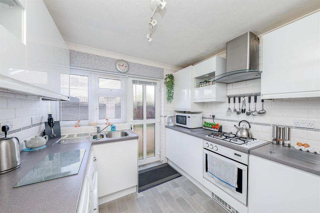 Property photo 3 of 17