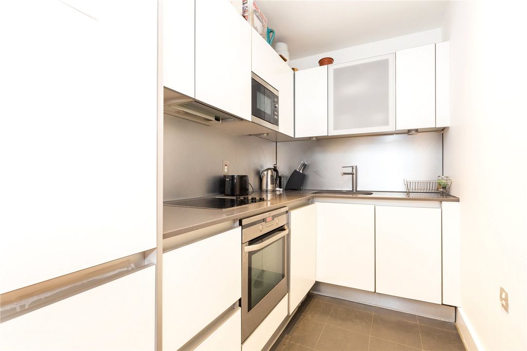 Property photo 2 of 14 Kitchen