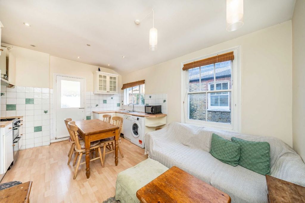 Property photo 2 of 6