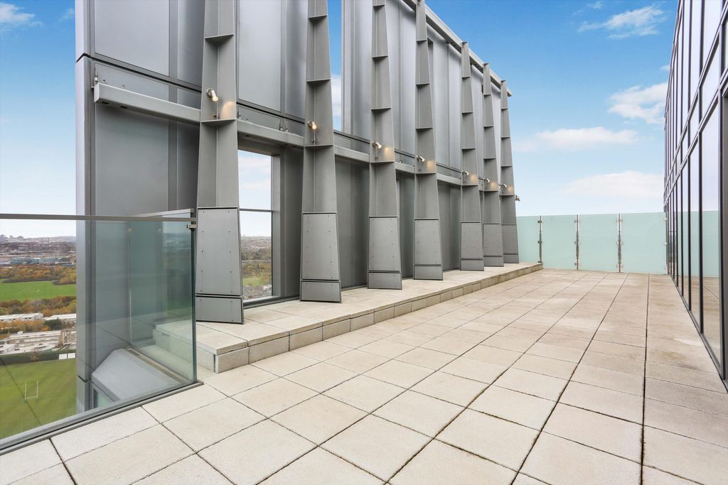 Property photo 3 of 24 Image