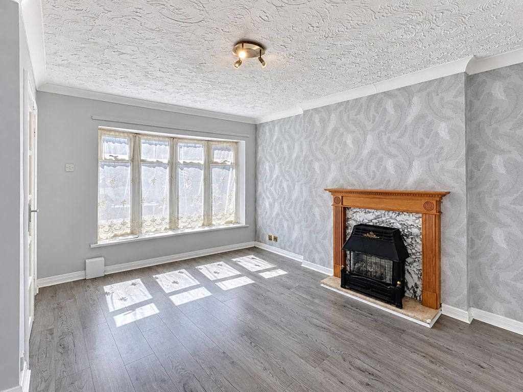 Property photo 2 of 10 5111672