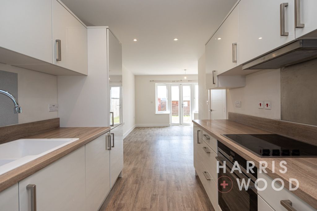 Property photo 2 of 17 4115214