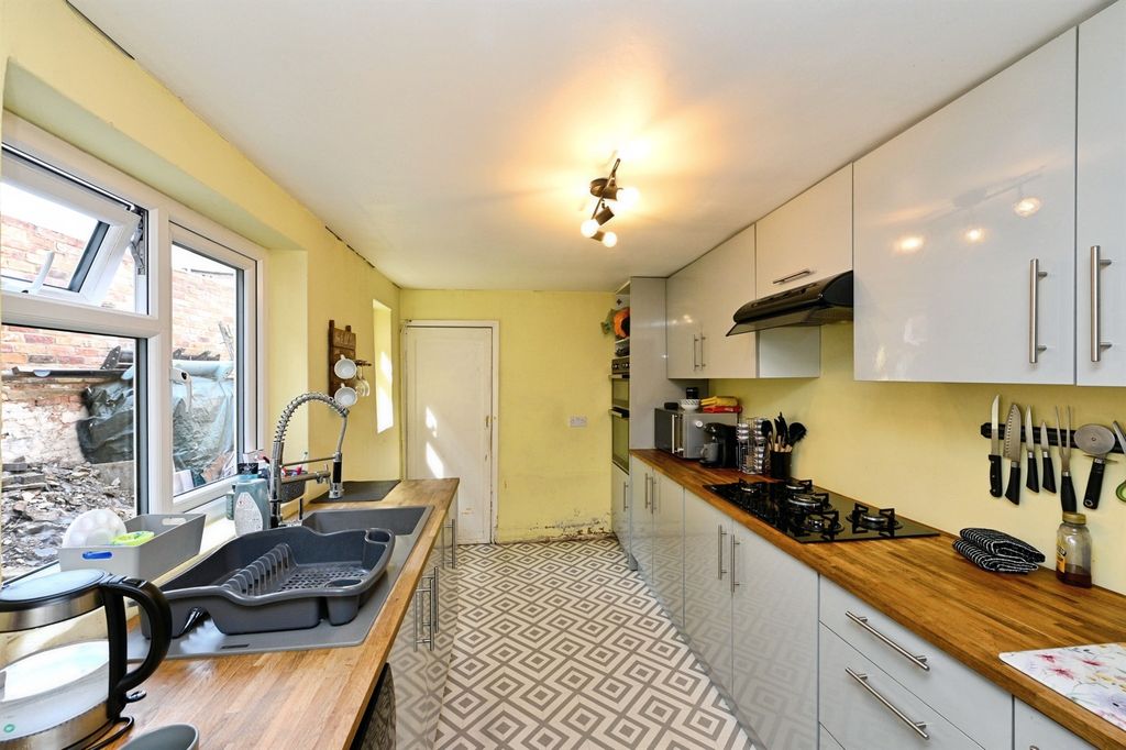 Property photo 2 of 13