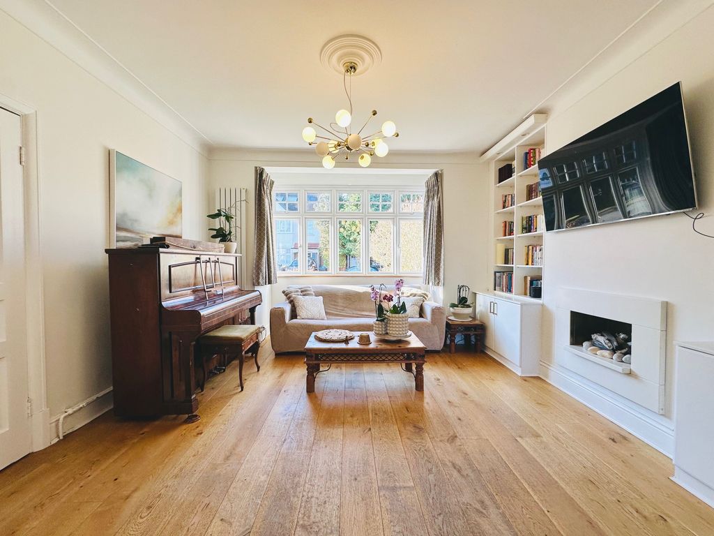 Property photo 3 of 26