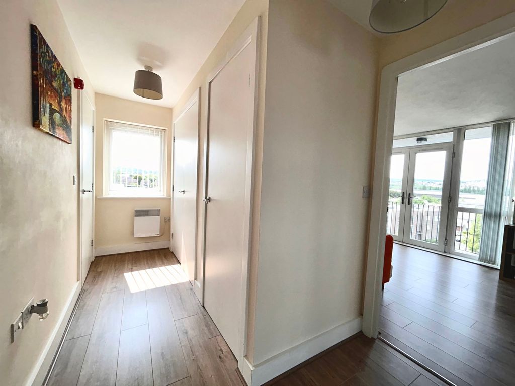 Property photo 3 of 11