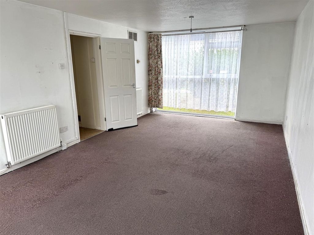 Property photo 2 of 13 Lounge
