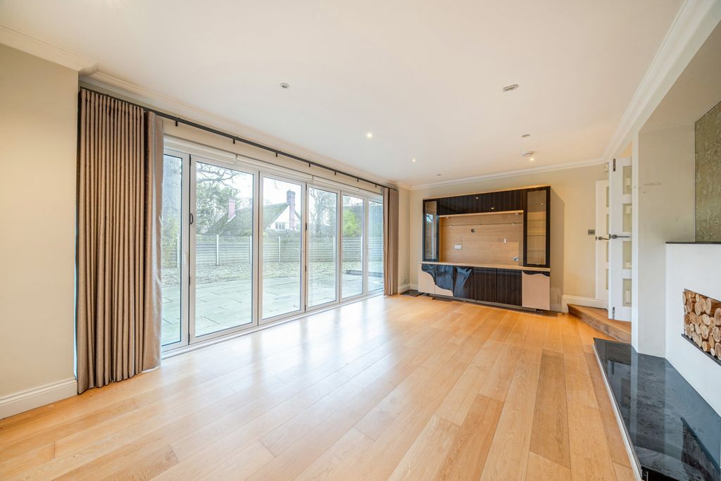 Property photo 3 of 20 1396181-9-695E970...