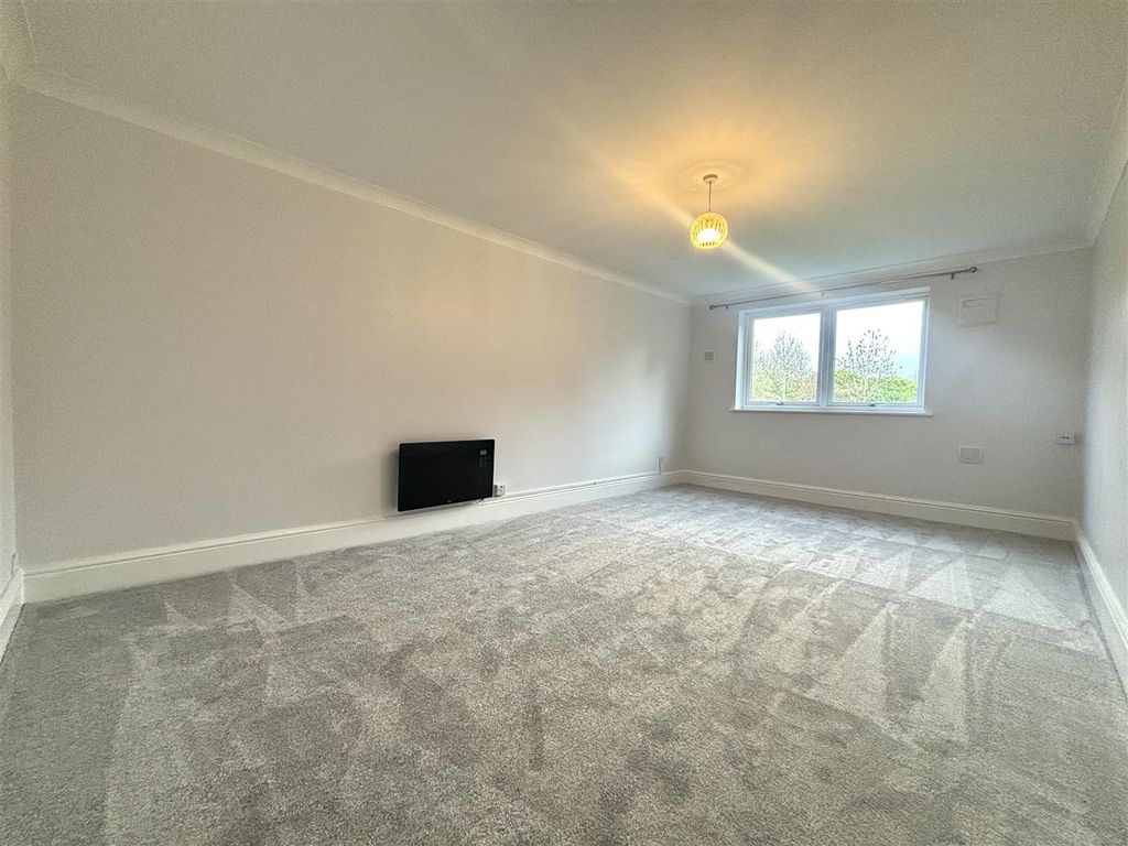 Property photo 2 of 9 Lounge