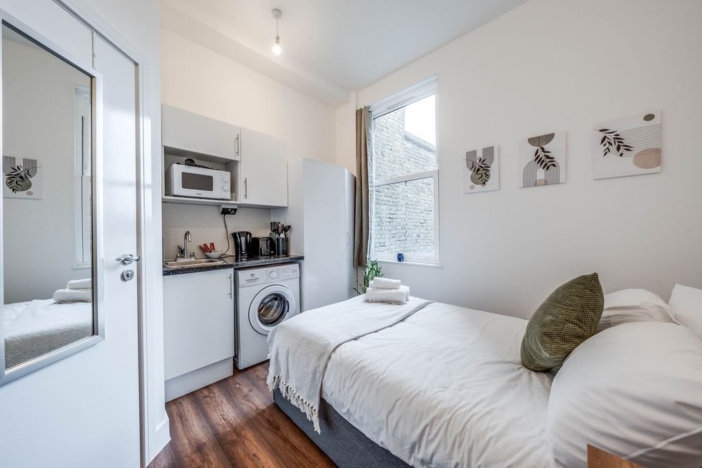 Property photo 3 of 16 A Cozy Double Bedroom Featuring A Comfortable Bed,...
