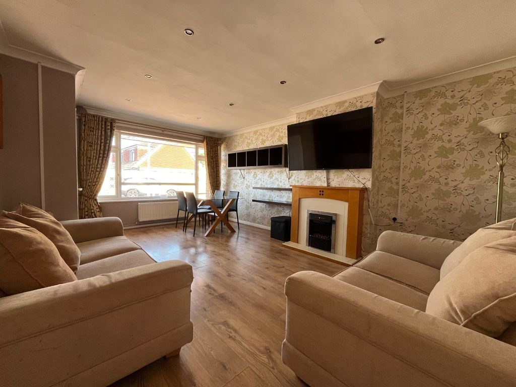 Property photo 3 of 17 5206222