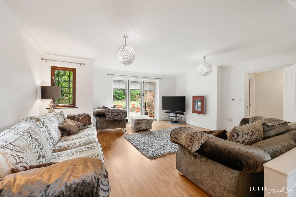 Property photo 3 of 28