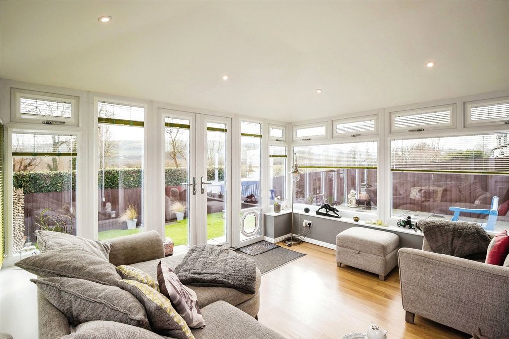 Property photo 2 of 22 Family/Garden Room