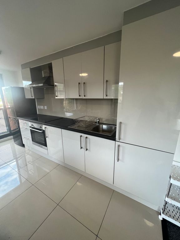 Property photo 3 of 11 Kitchen