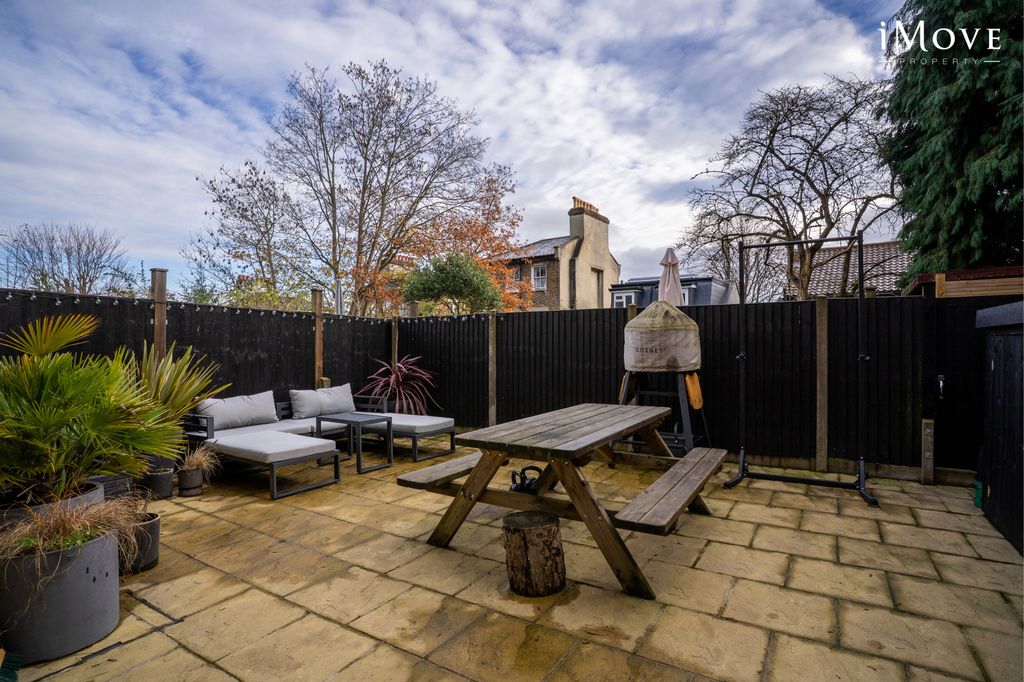 Property photo 2 of 26