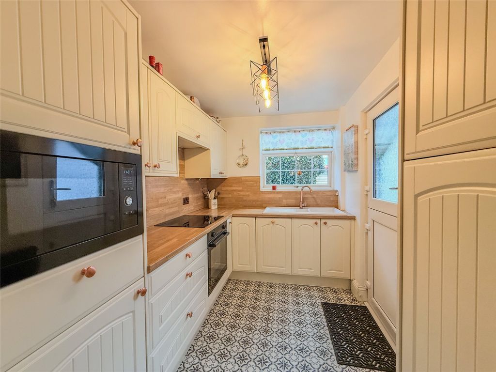 Property photo 3 of 26 Kitchen