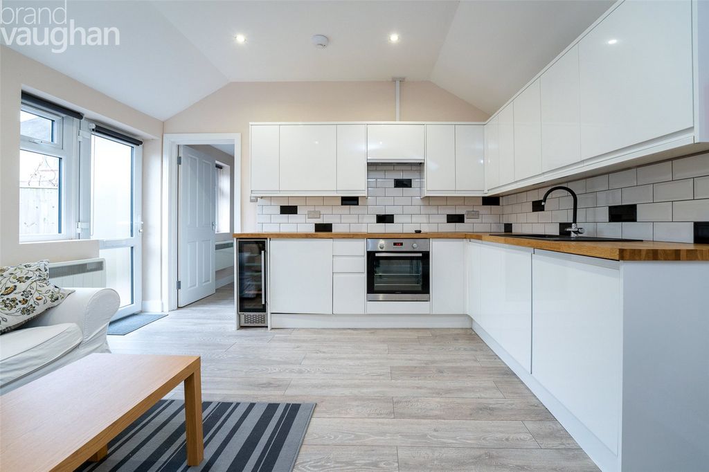 Property photo 2 of 11 Picture No. 03