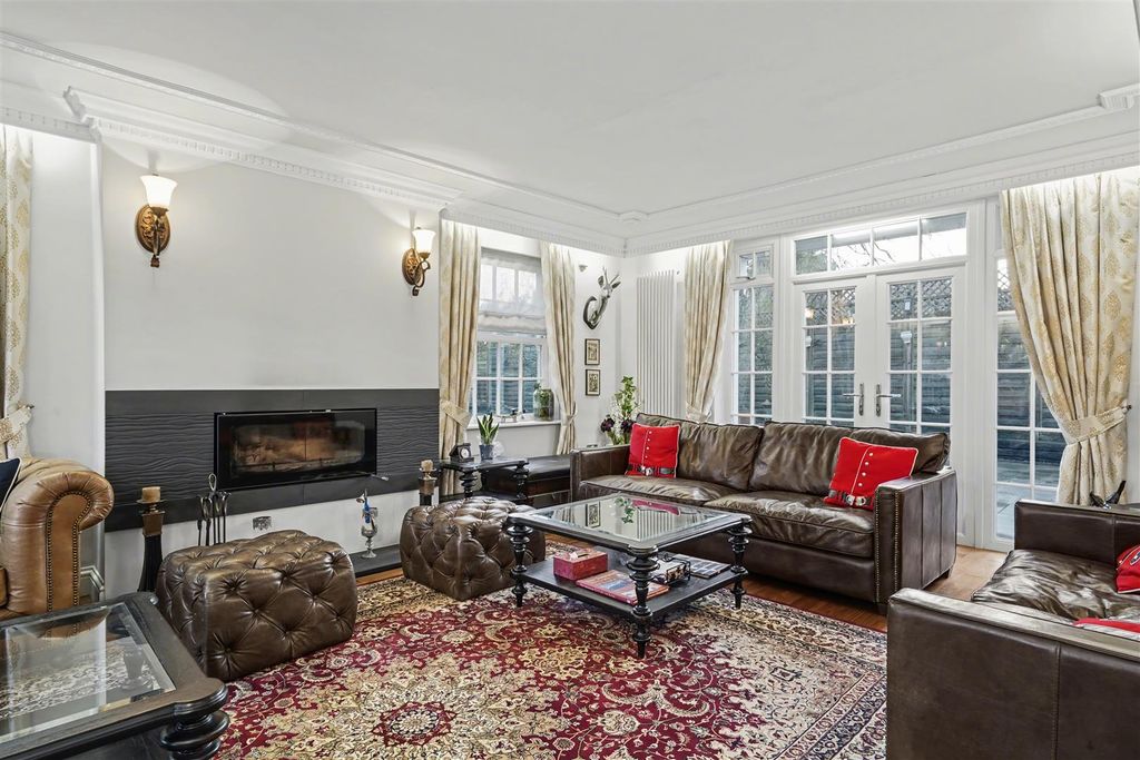 Property photo 2 of 47 Lounge 1_1.Jpeg