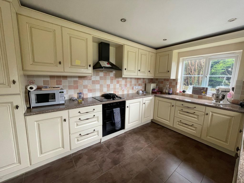 Property photo 3 of 15 Kitchen