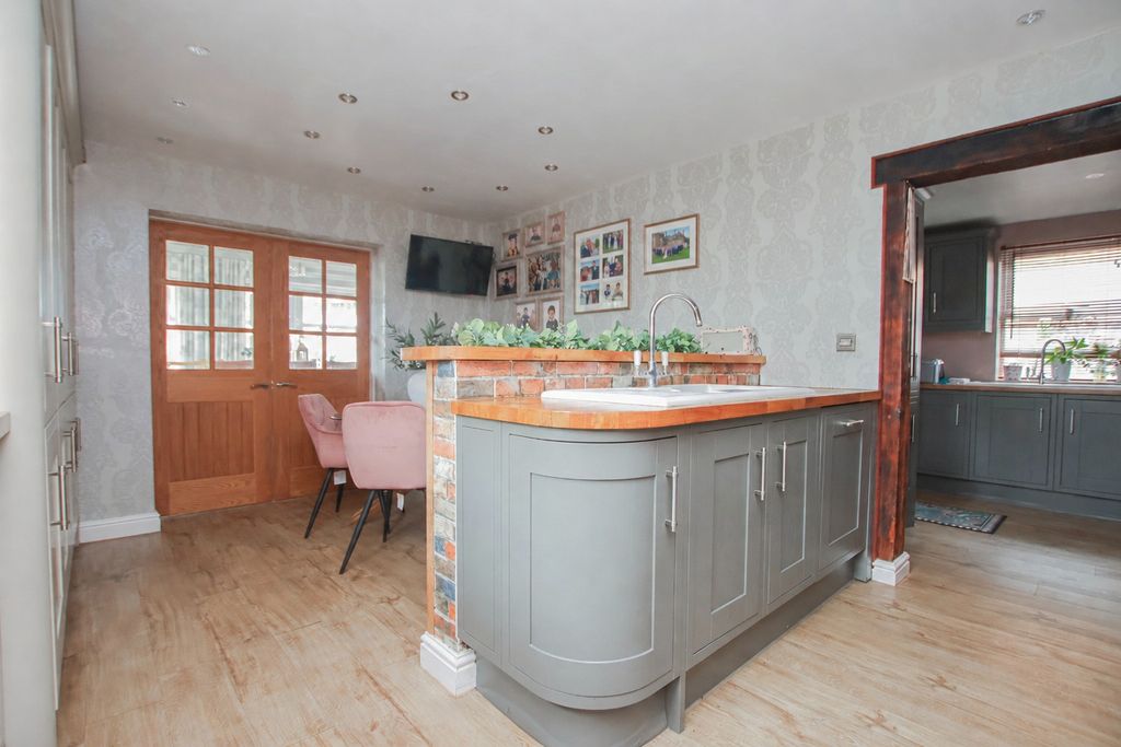 Property photo 2 of 24 5125921