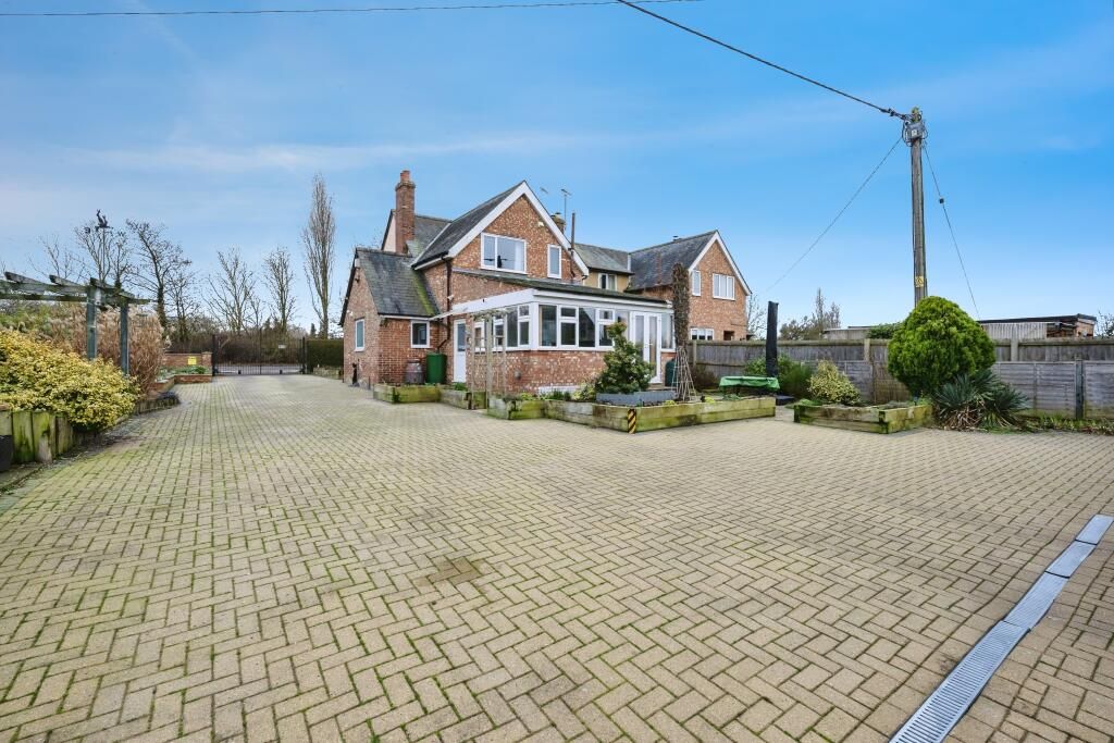 Property photo 1 of 20