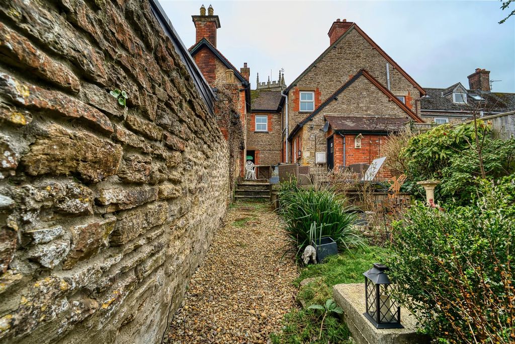 Property photo 3 of 9 Rear