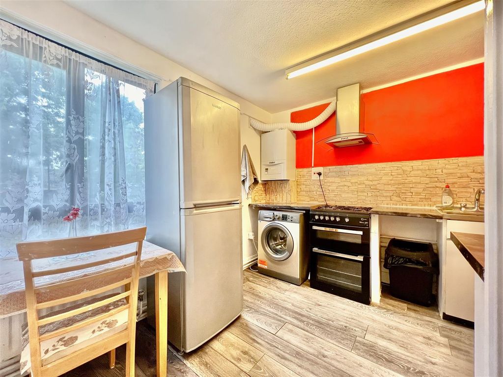 Property photo 3 of 6 Kitchen