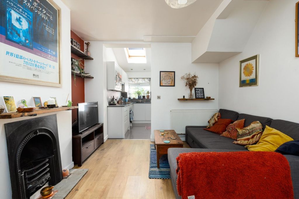 Property photo 3 of 20 Gff 3 Vicarage Road-5.Jpg