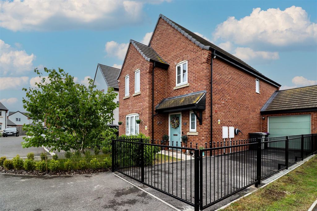 Property photo 1 of 31 Outside