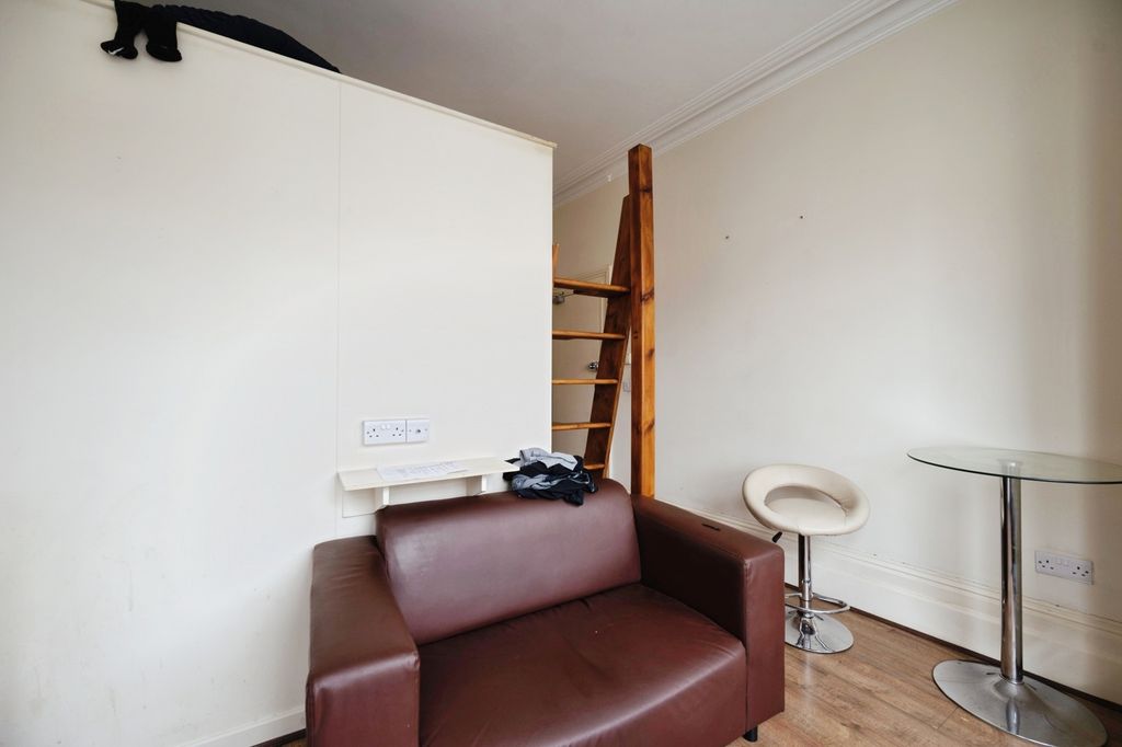 Property photo 3 of 7 Pbox-Img.Jpg