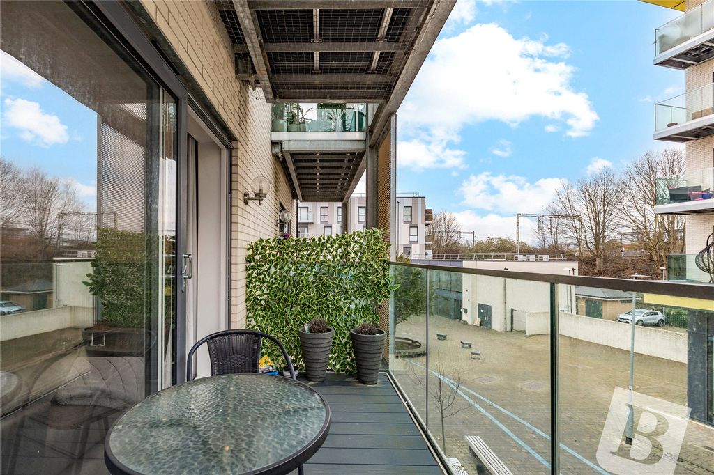 Property photo 1 of 7 Balcony