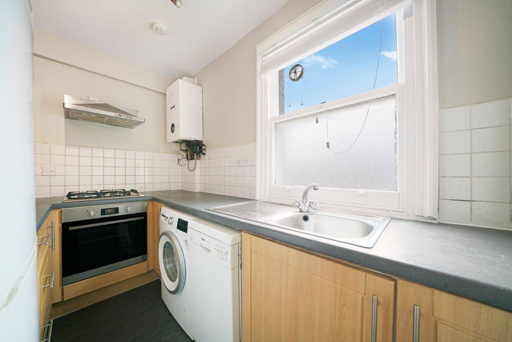 Property photo 2 of 6 Picture No. 10