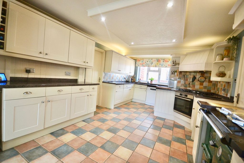 Property photo 3 of 43