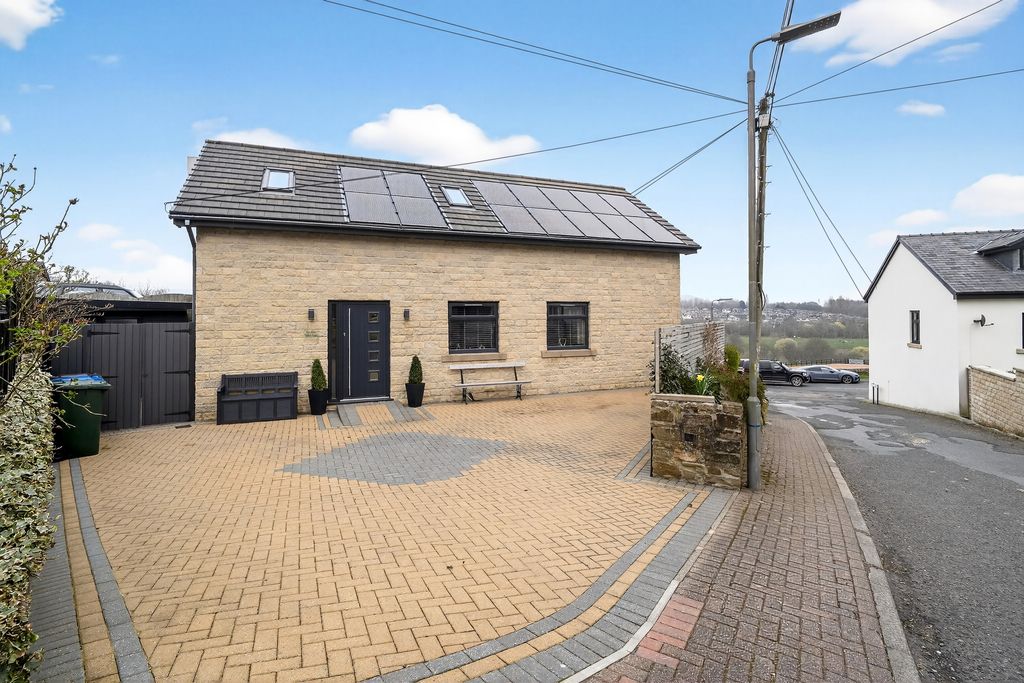 Property photo 2 of 33