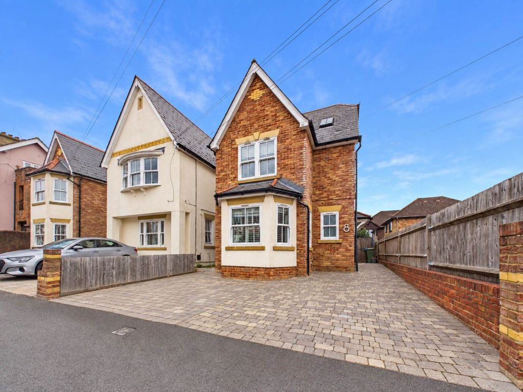 Property photo 1 of 18