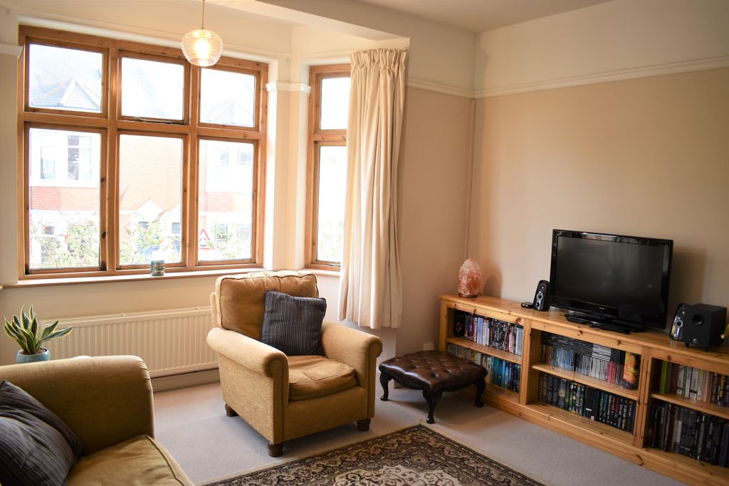 Property photo 2 of 10 Living/Dining Room