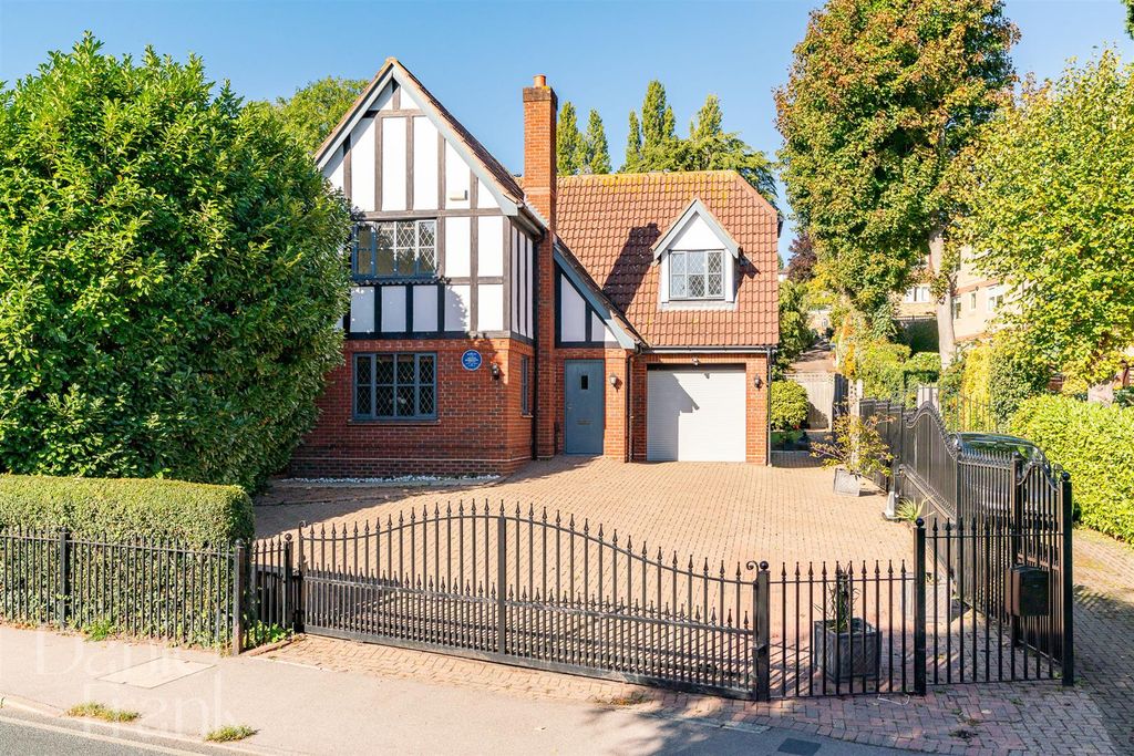 Property photo 1 of 26