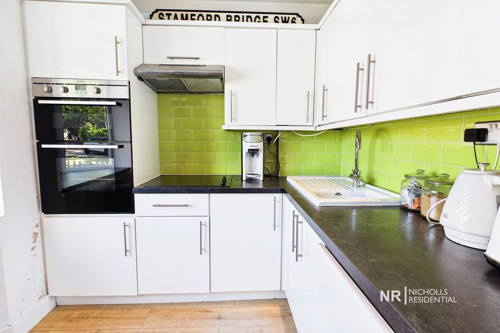 Property photo 2 of 15 Kitchen