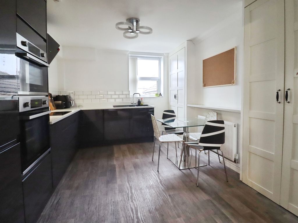 Property photo 2 of 18 Kitchen