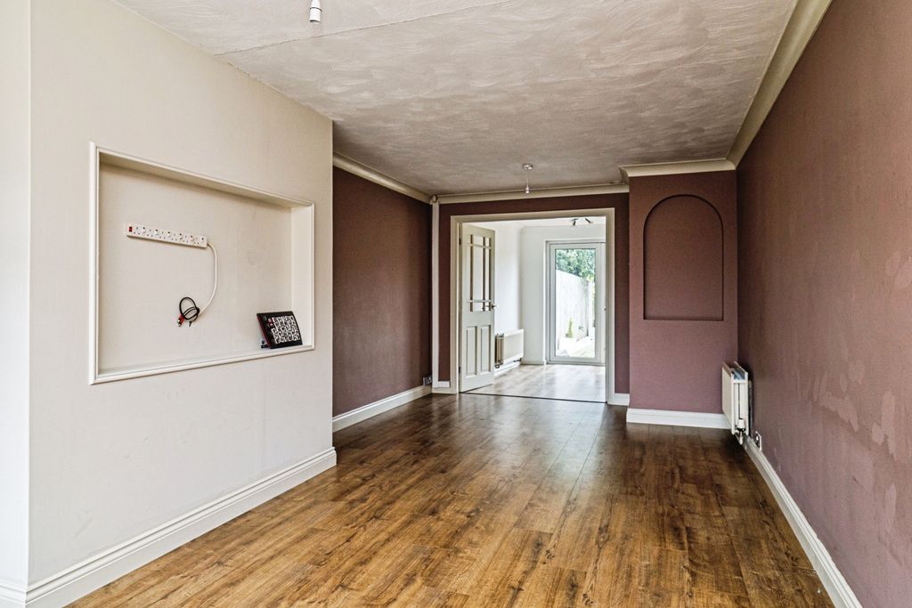 Property photo 2 of 23